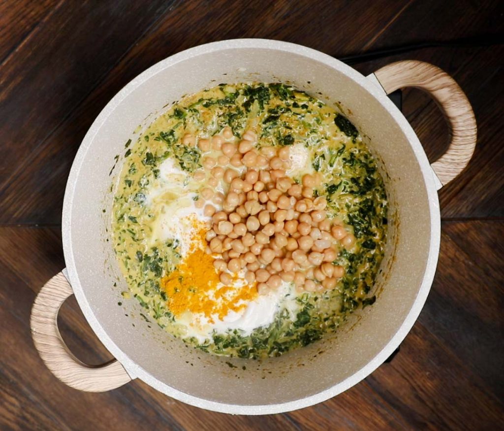 Curry de Garbanzos y Espinacas con Leche de Coco