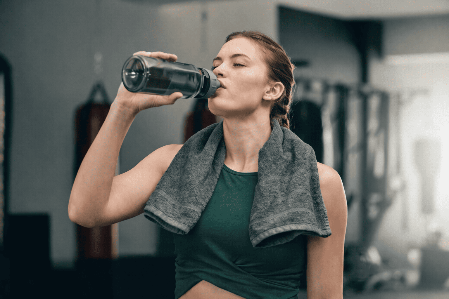 4 Métodos para Hidratarte Mejor Cuando Entrenas Fuerte